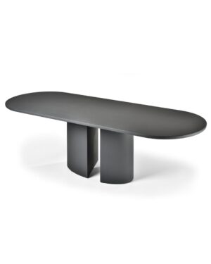 Juodos spalvos valgomojo stalas iš mikrocemento