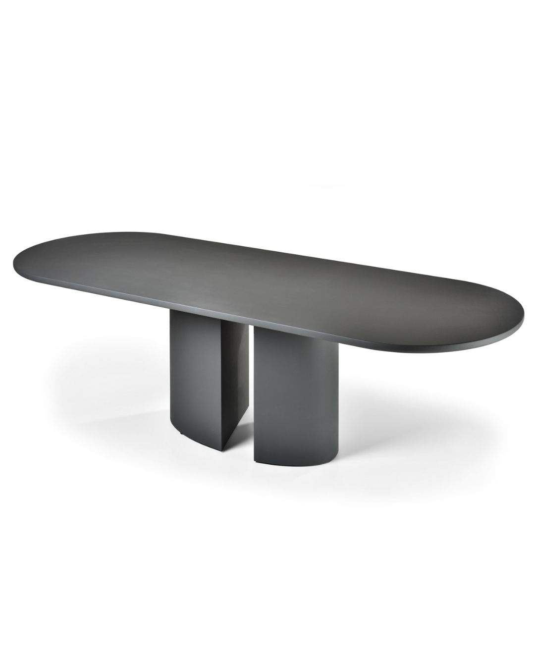 Juodos spalvos valgomojo stalas iš mikrocemento