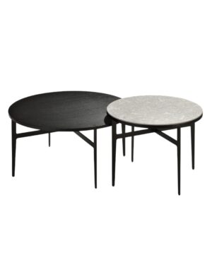 Minimalistinio dizaino kavos staliukai su aukštomis metalinėmis kojelėmis ir apvaliu stalviršiu