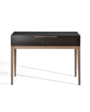 Klasikinio dizaino konsolė su medinėmis kojelėmis ir tamsia apdaila