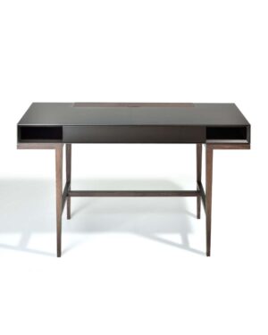 Klasikinio stalo darbo stalas su medinėmis kojelėmis ir tamsiu dažyto MDF stalviršiu