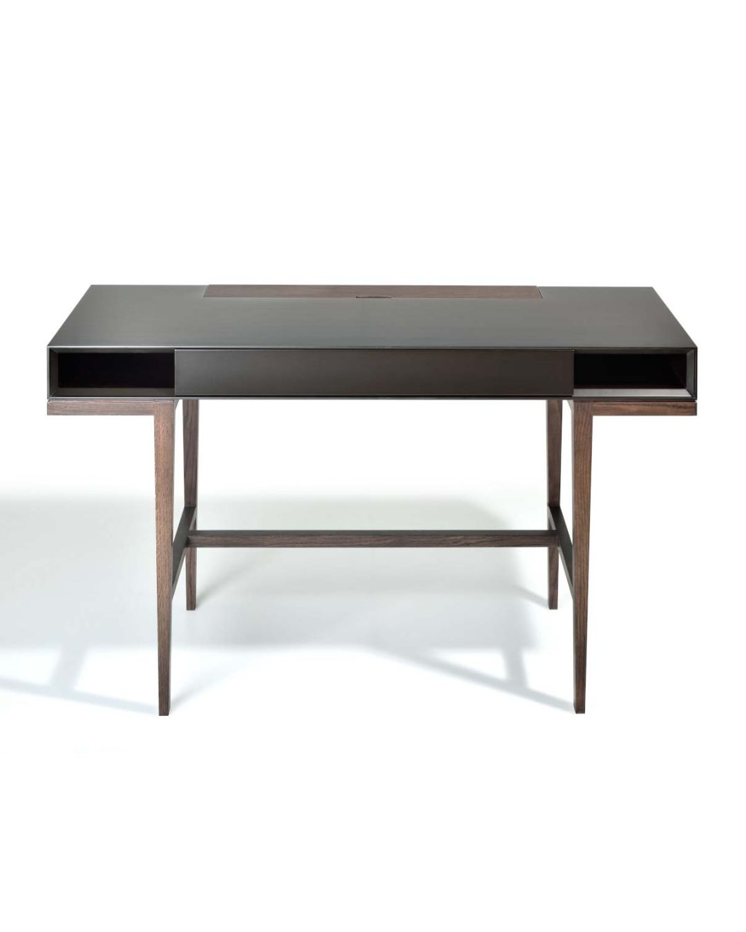 Klasikinio stalo darbo stalas su medinėmis kojelėmis ir tamsiu dažyto MDF stalviršiu