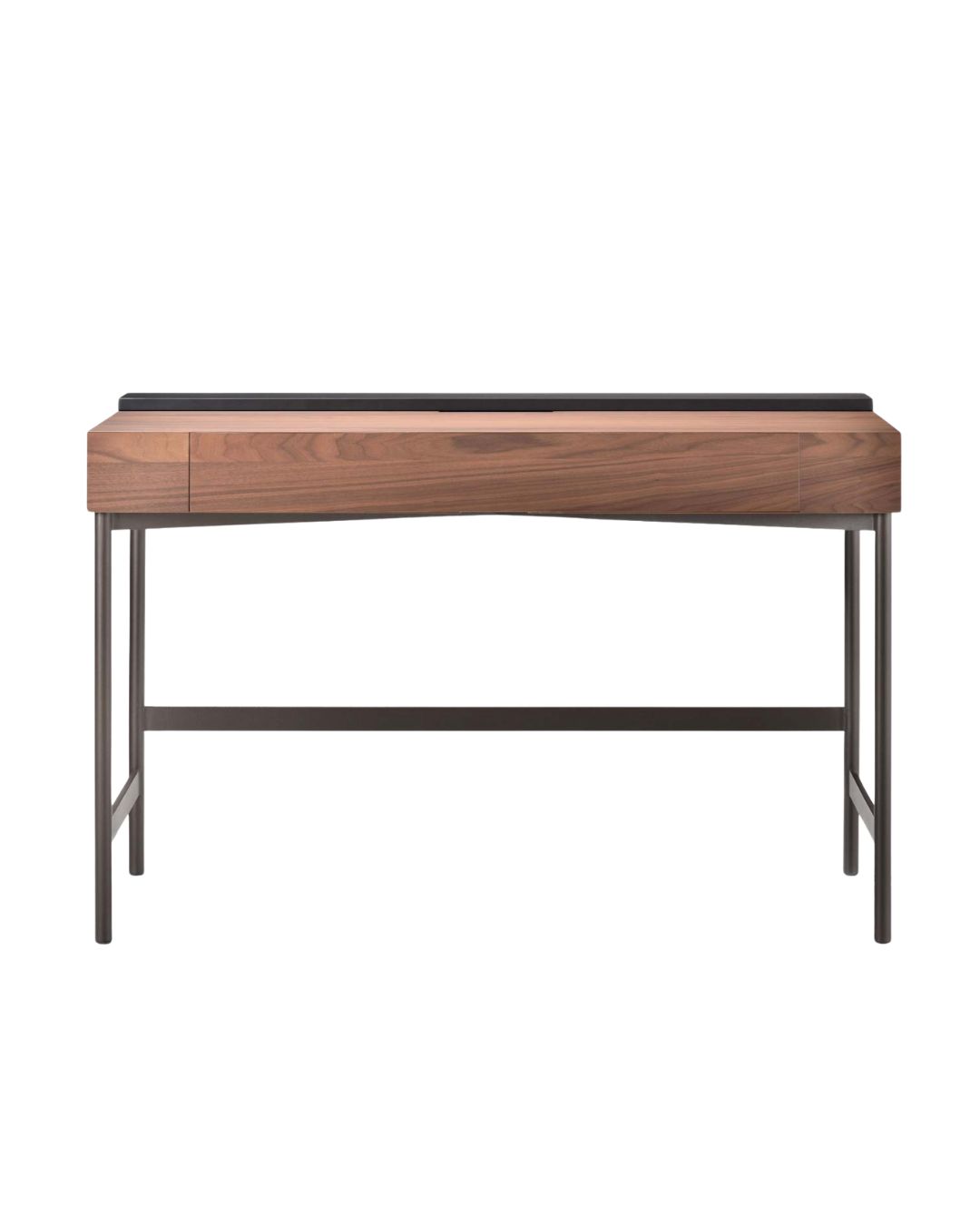 Darbo stalas RYAN METAL su riešutmedžio faneruotės korpusu ir metalinėmis kojelėmis, nufotografuotas baltame fone – vaizdas iš priekio