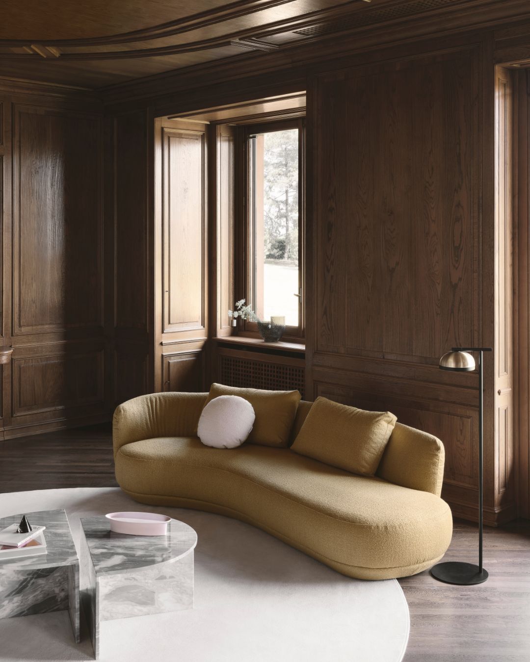 Lenktų fornų itališka sofa su pranbangiu audiniu