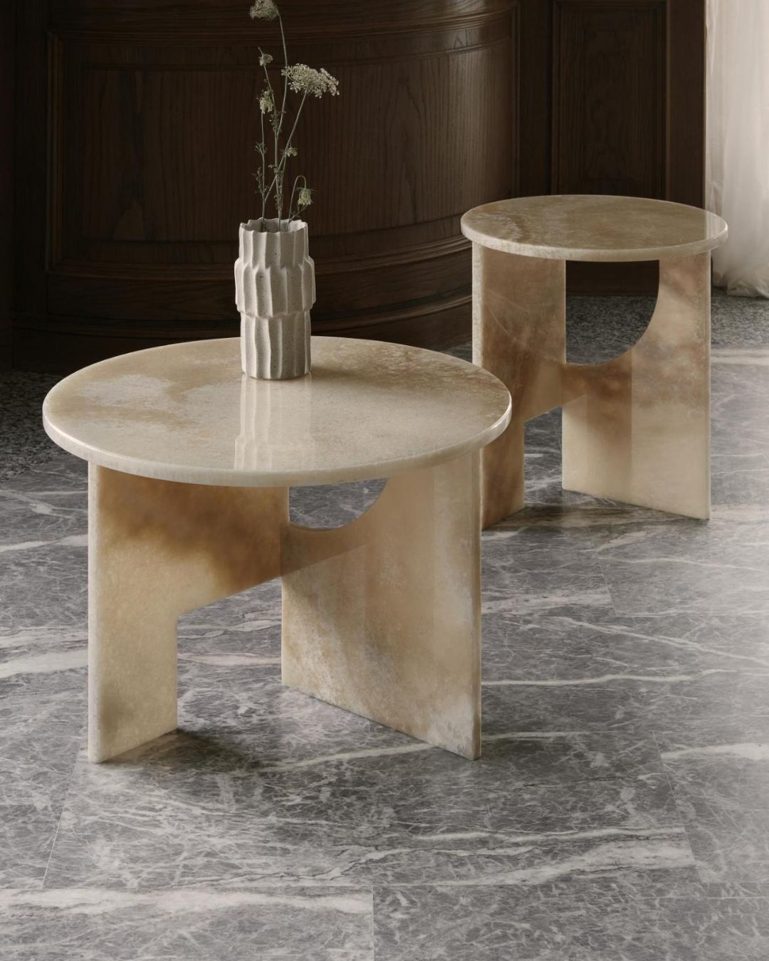 Apvalūs kavos staliukai iš marmuro