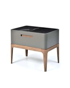 Modernaus dizaino naktinis stlaiukas su kreamikos stalviršiu ir dažyto mdf korpusu. Kojelės - medinės