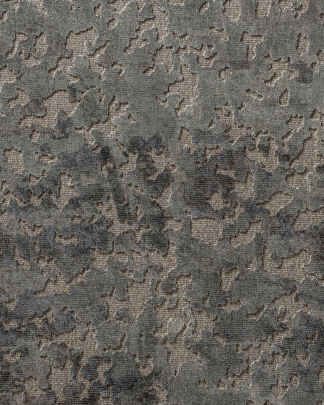 Margas melsvų tonų kilimas