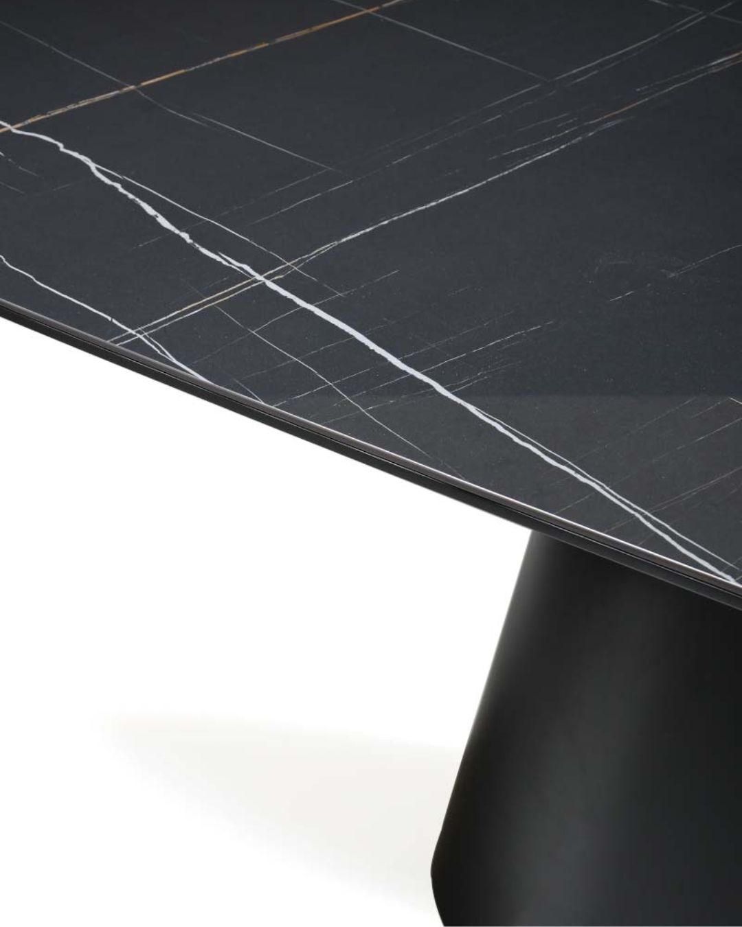 Keramikinio stalviršio nuotrauka iš arti