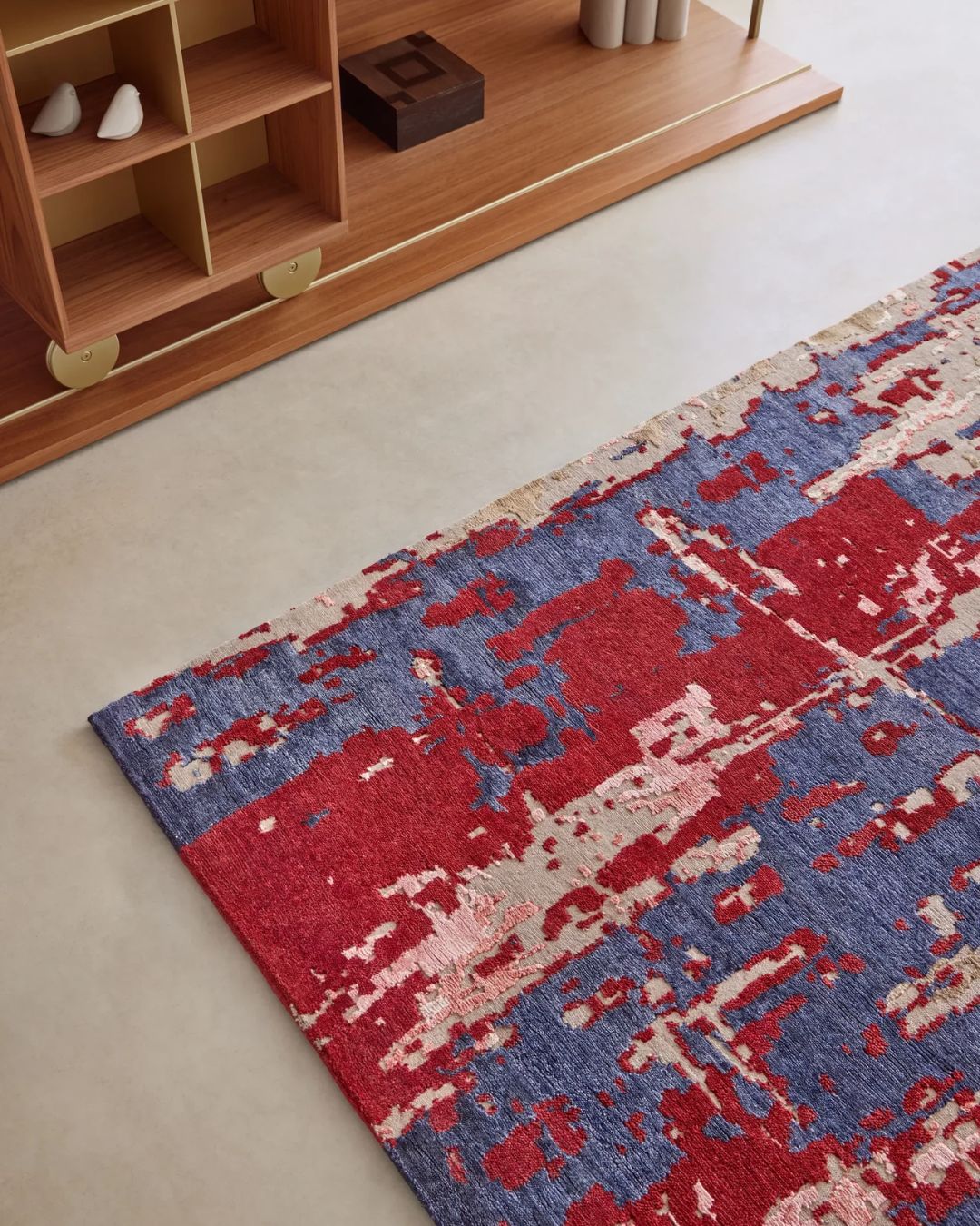 Rankų darbo kilimas ‘Glamour Red Velvet’ – sodrios raudonos spalvos