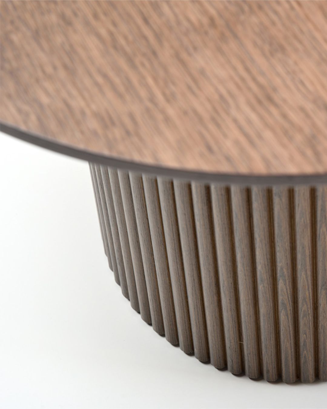 Kavos staliukų komplektas iš medžio ir akmens