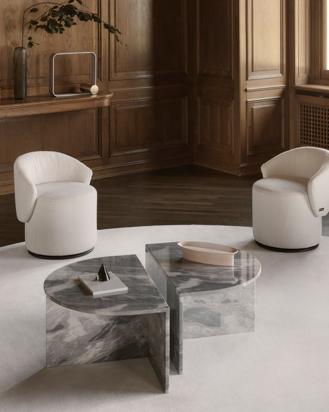 Du balti foteliai - nuotrauka interjere