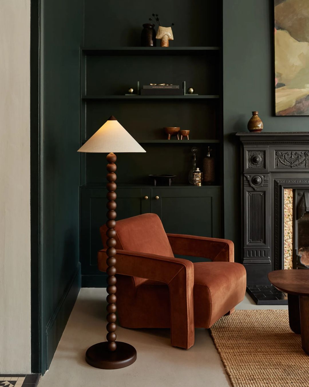 Archie pastatomas šviestuvas – dūminto ąžuolo bazė ir tekstilinis gaubtas