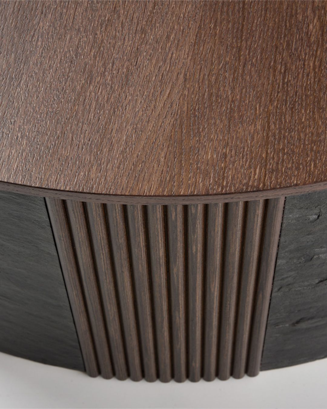 Kavos staliukų komplektas iš medžio ir akmens