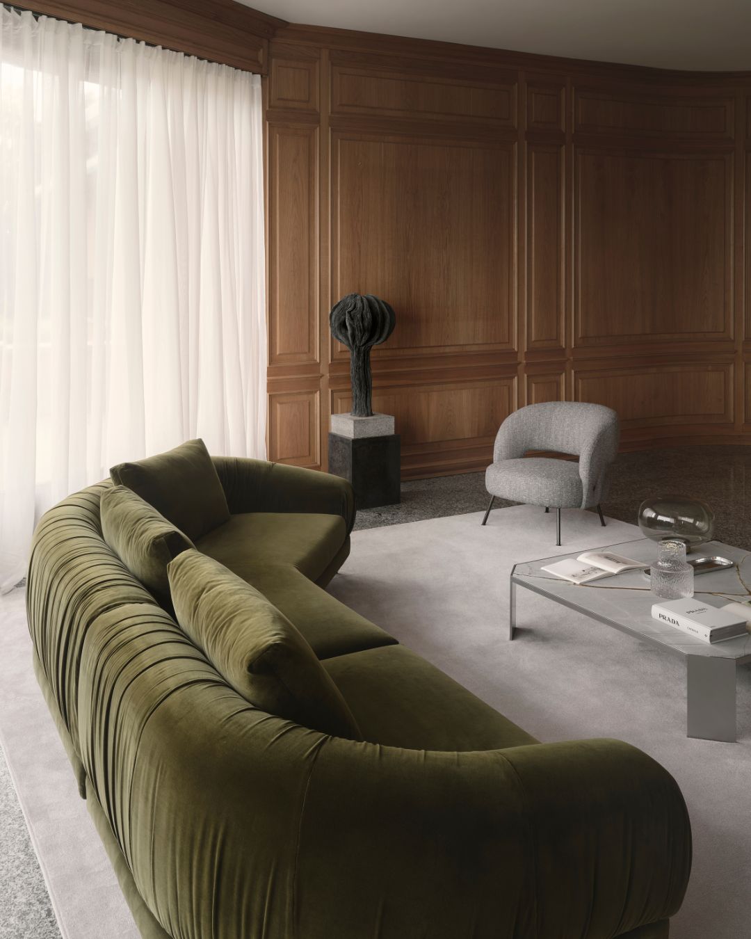 Moderni sofa CRUMBLE su apvalintais porankiais, dviem nugaros pagalvėmis ir plonomis metalinėmis kojelėmis - nuotrauka interjere