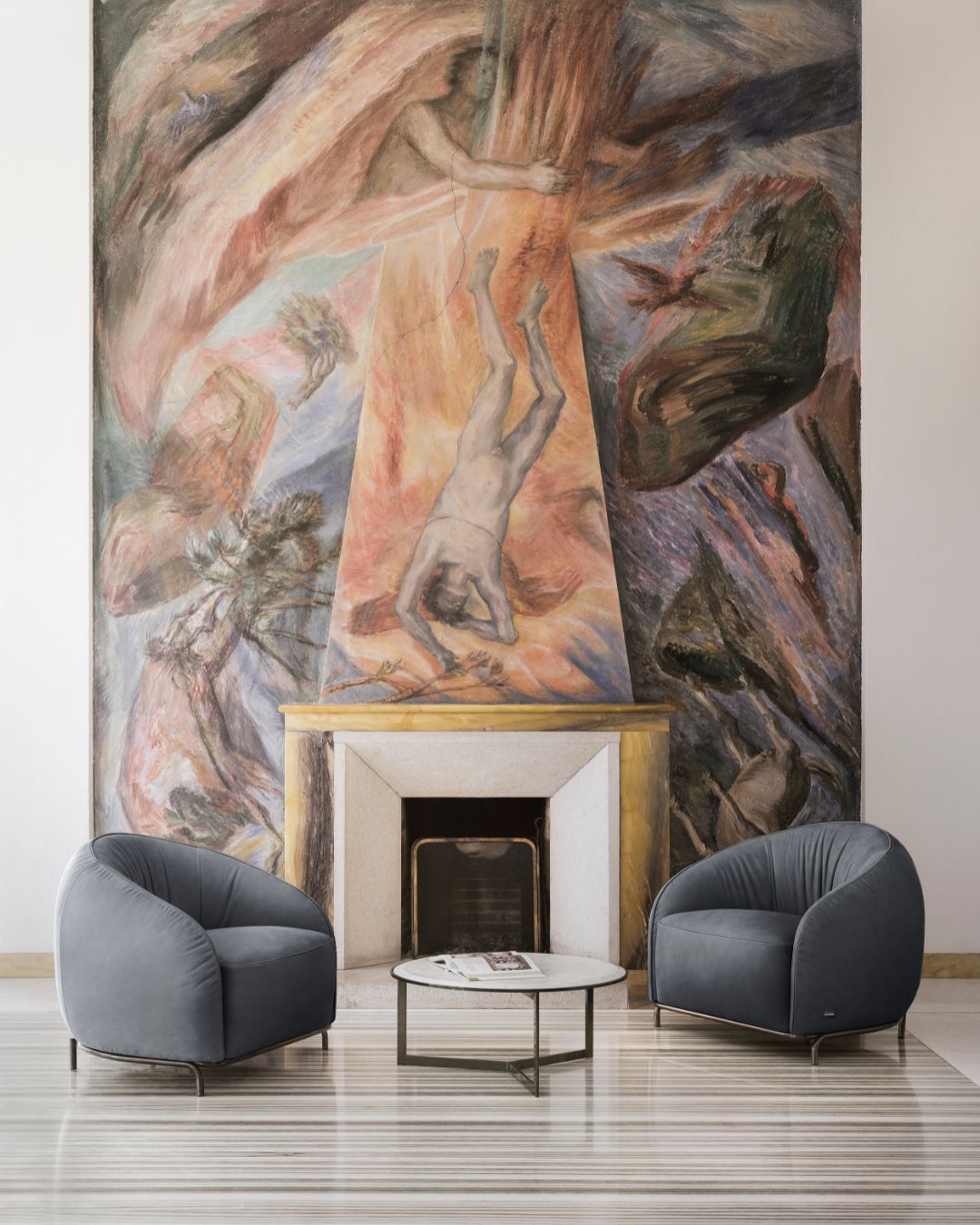 Nest fotelis iš Nicoline – apvalių, apgaubiančių formų, su žemu atlošu ir metalinėmis kojelėmis