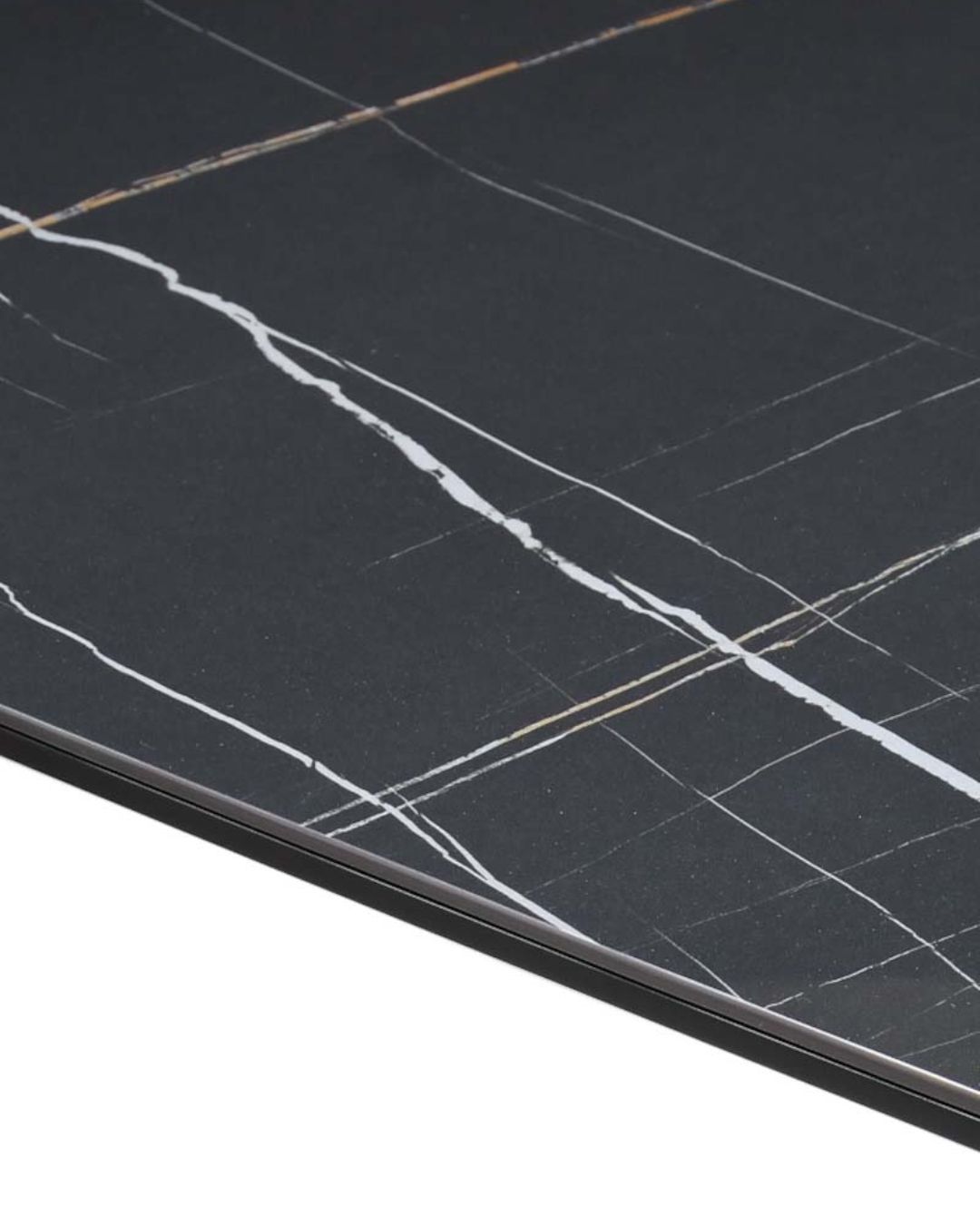 Keramikinio stalviršio nuotrauka iš arti