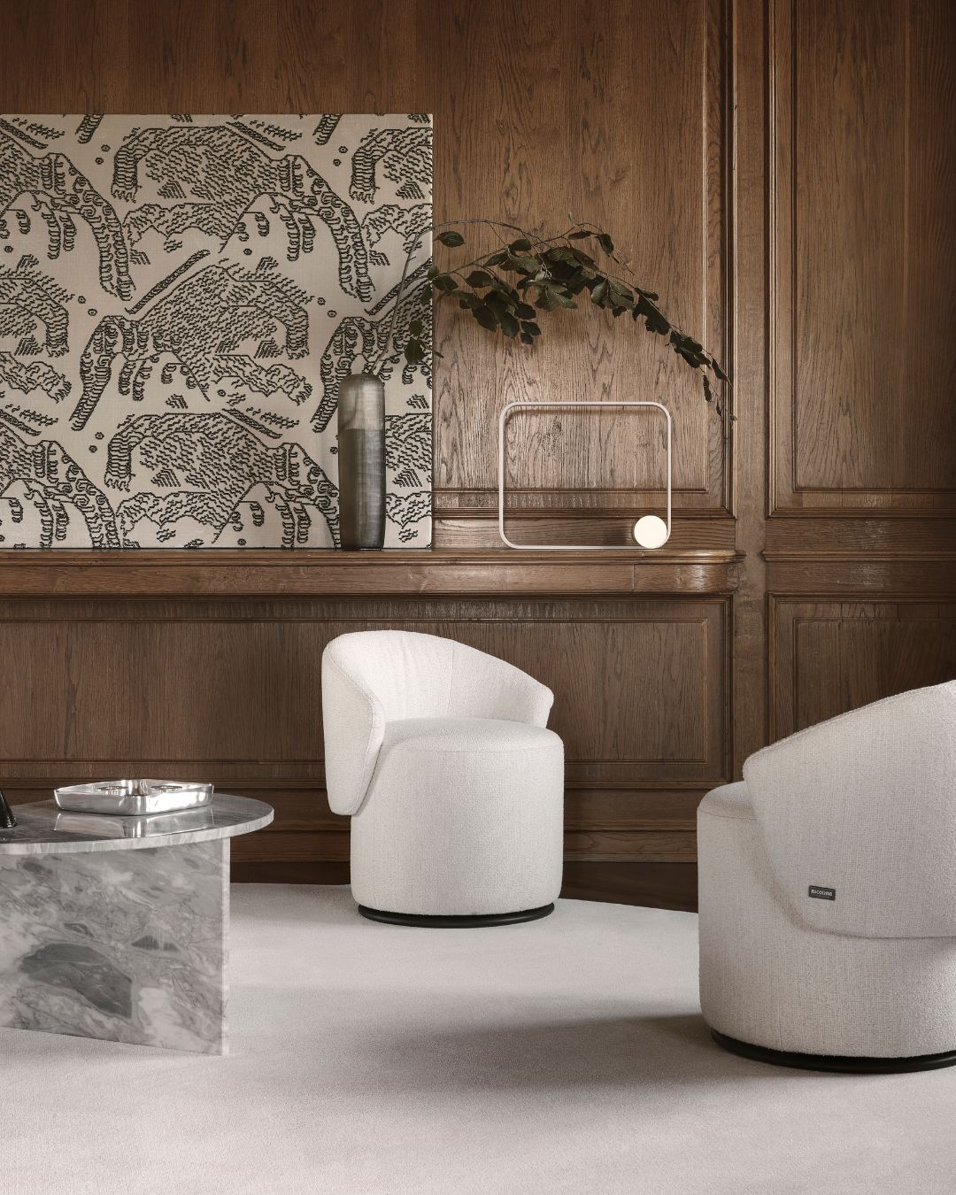 Du balti foteliai - nuotrauka interjere