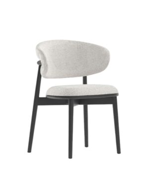 Skandinaviško dizaino valgomojo kėdė su medinėmis kojelėmis ir baltos spalvos audiniu