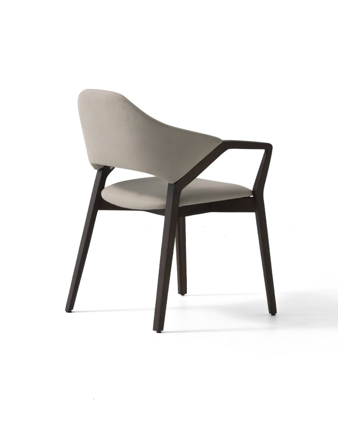 KENDO kėdė su medinėmis kojelėmis ir porankiais