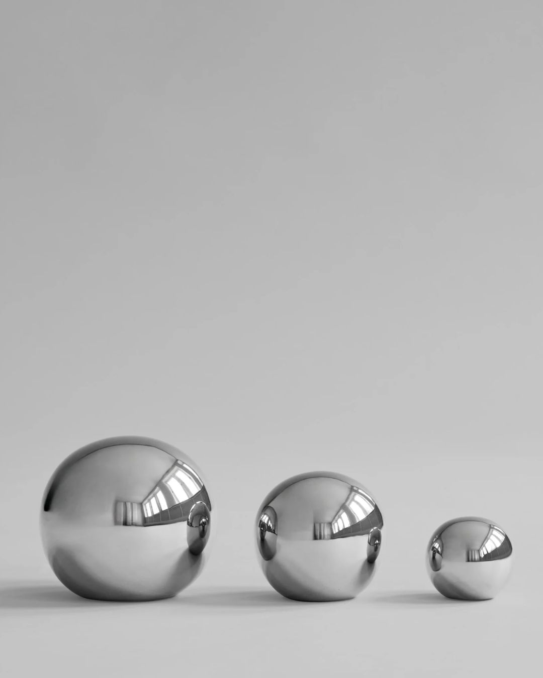 Dekoratyviniai trys rutuliai su chromuotu veidrodiniu paviršiumi