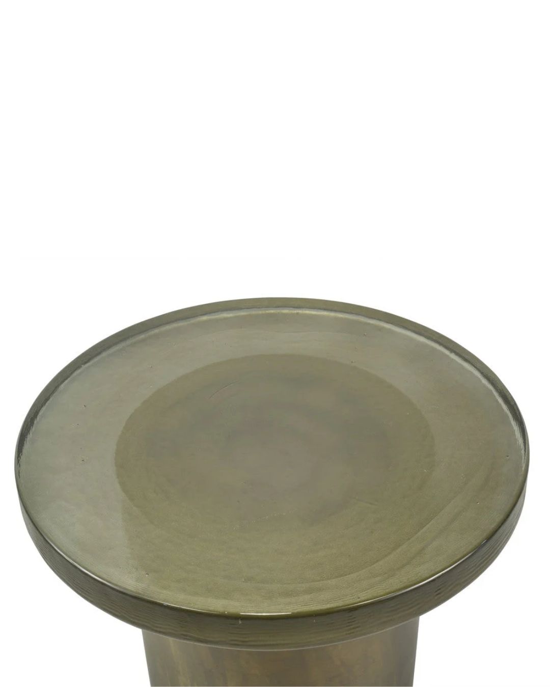 Apvalus kavos staliukas su tamsiu stikliniu stalviršiu ir kūgio formos sendinto žalvario baze