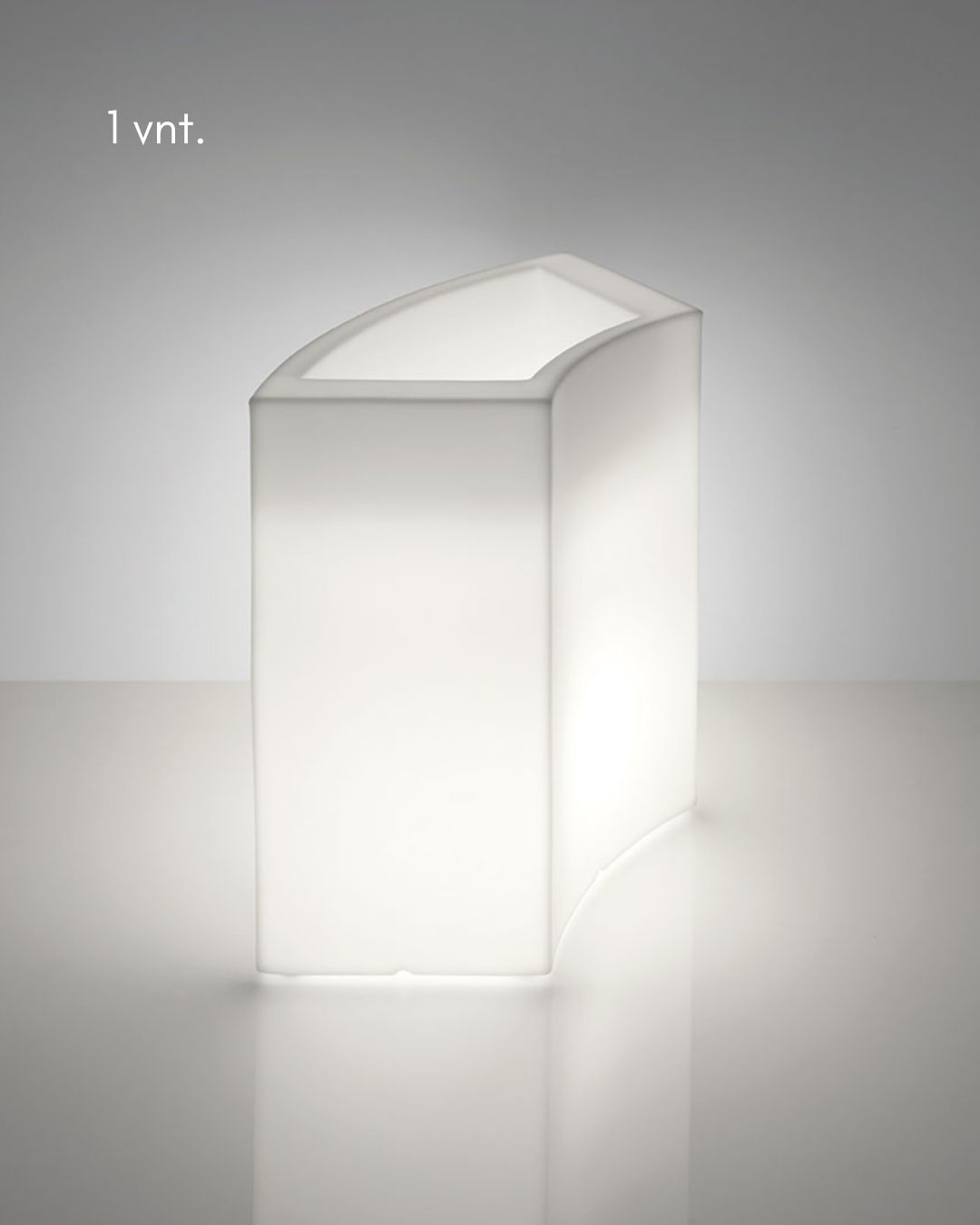 Baltos spalvos plastikinis lauko baras su pašvietimu iš vidaus