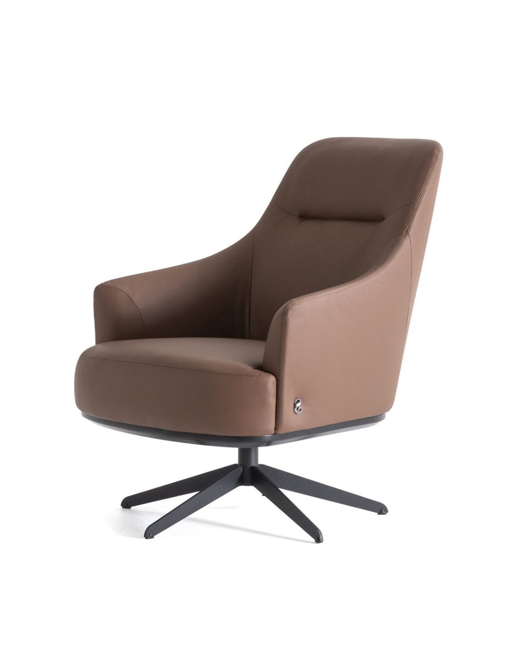 Modernaus dizaino rudas fotelis su sukama baze