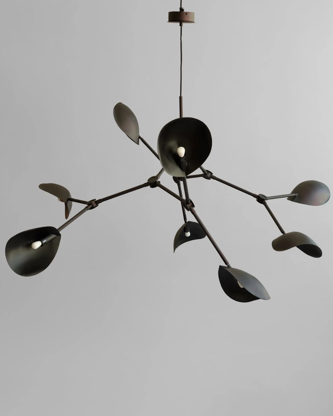 Modernaus dizaino pakabinamas šviestuvas