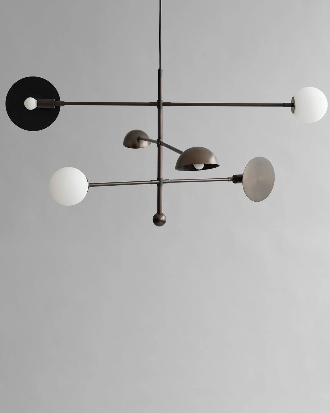 Art deco stiliaus pakabinamas šviestuvas