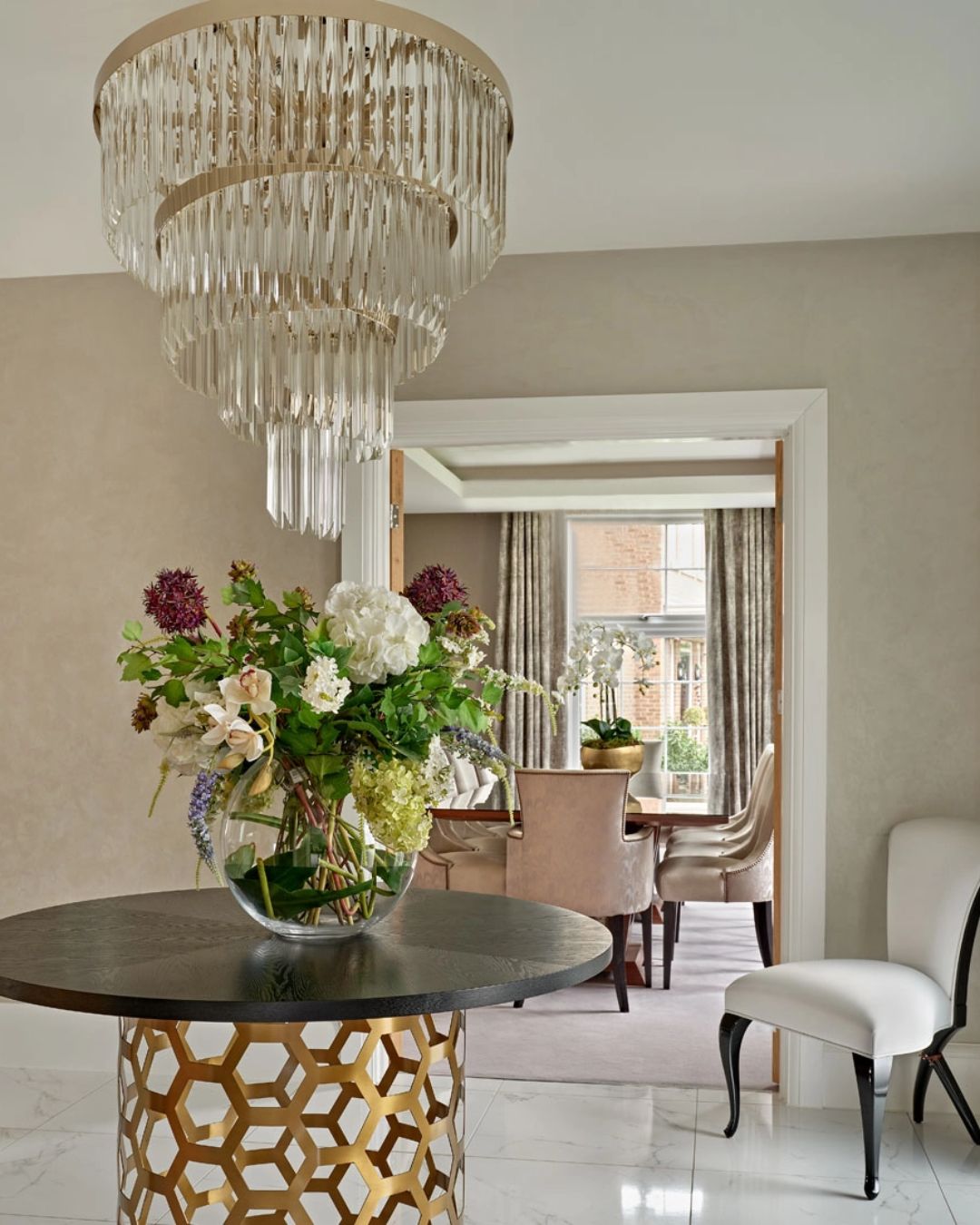 Prabangus pakabinamas sietynas su daug stiklo