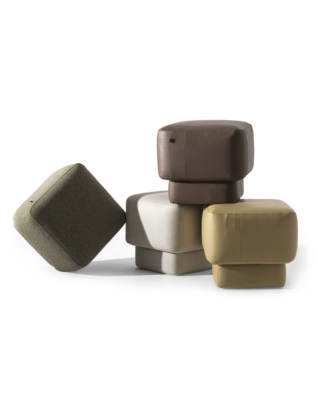 Kvadratinės formos nedidelis pufas, kuris primena grybo formą