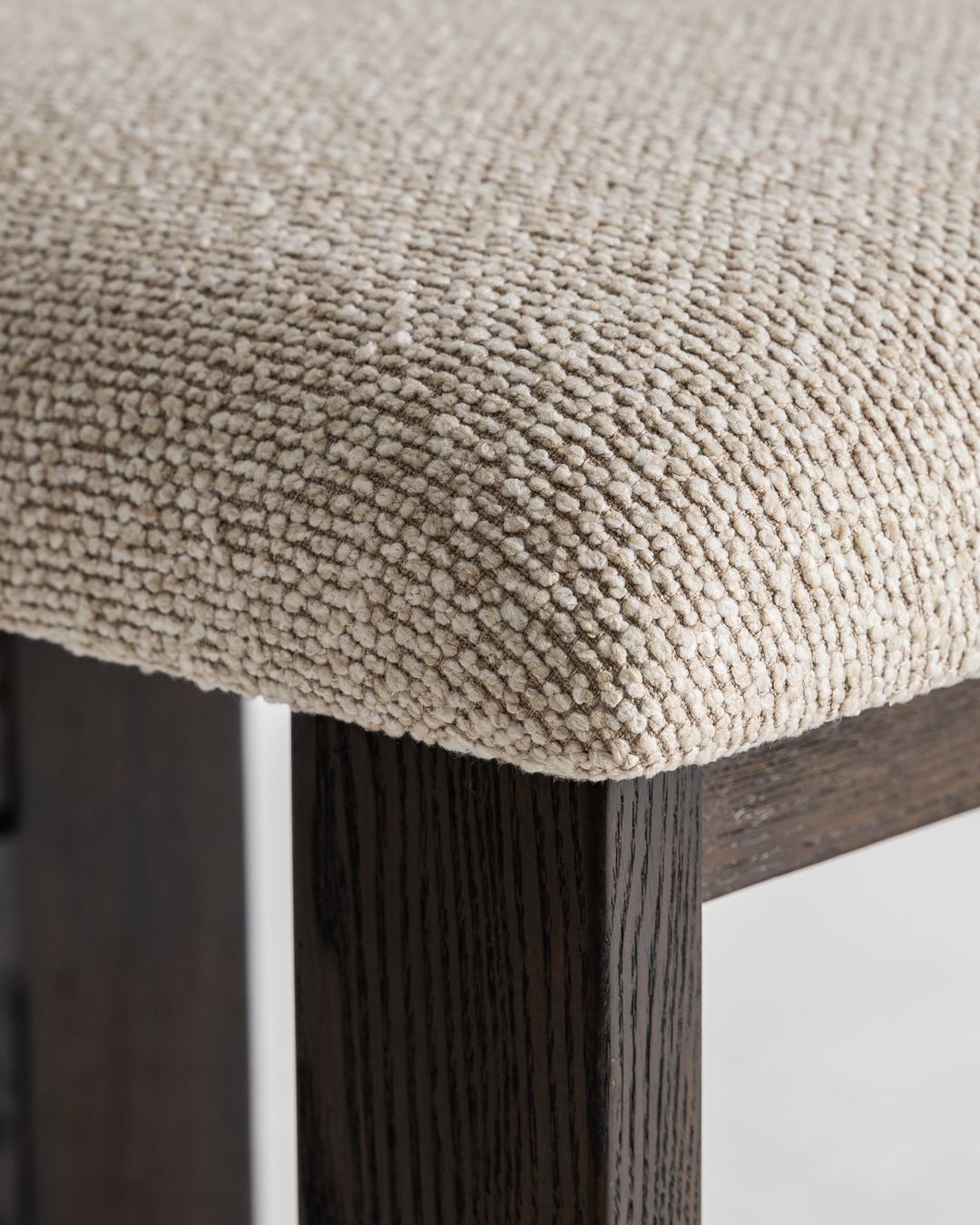 Japandi stiliaus valgomojo kėdė