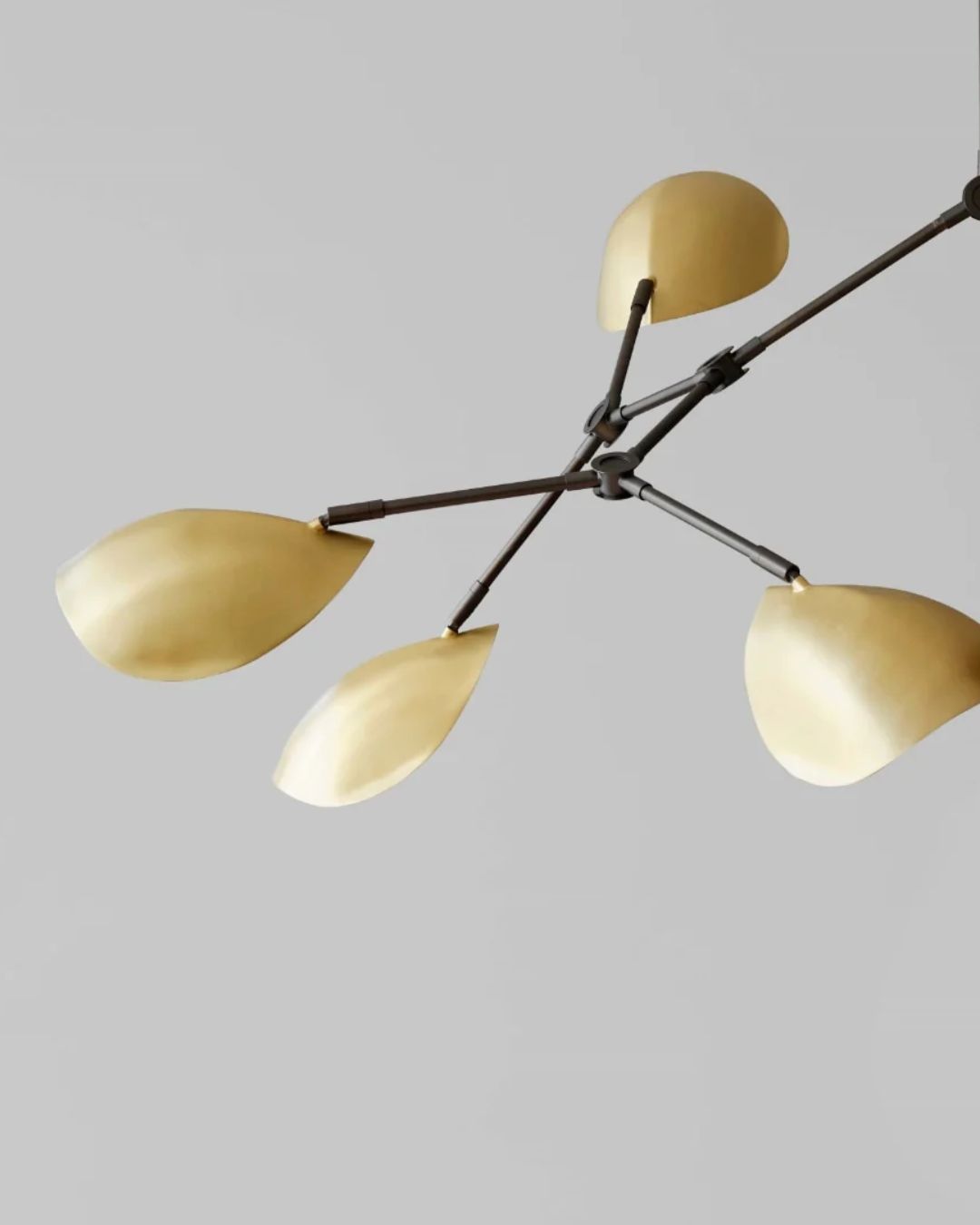 Modernaus dizaino pakabinamas šviestuvas