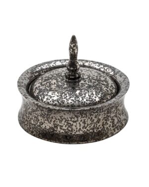 Keramikinis indas su oksiduotos platinos apdaila. Su dangteliu.