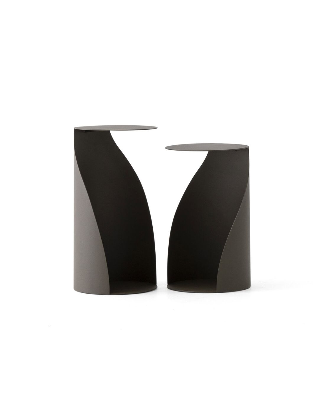 Šoniniai staliukai iš lenkto metalo Pino