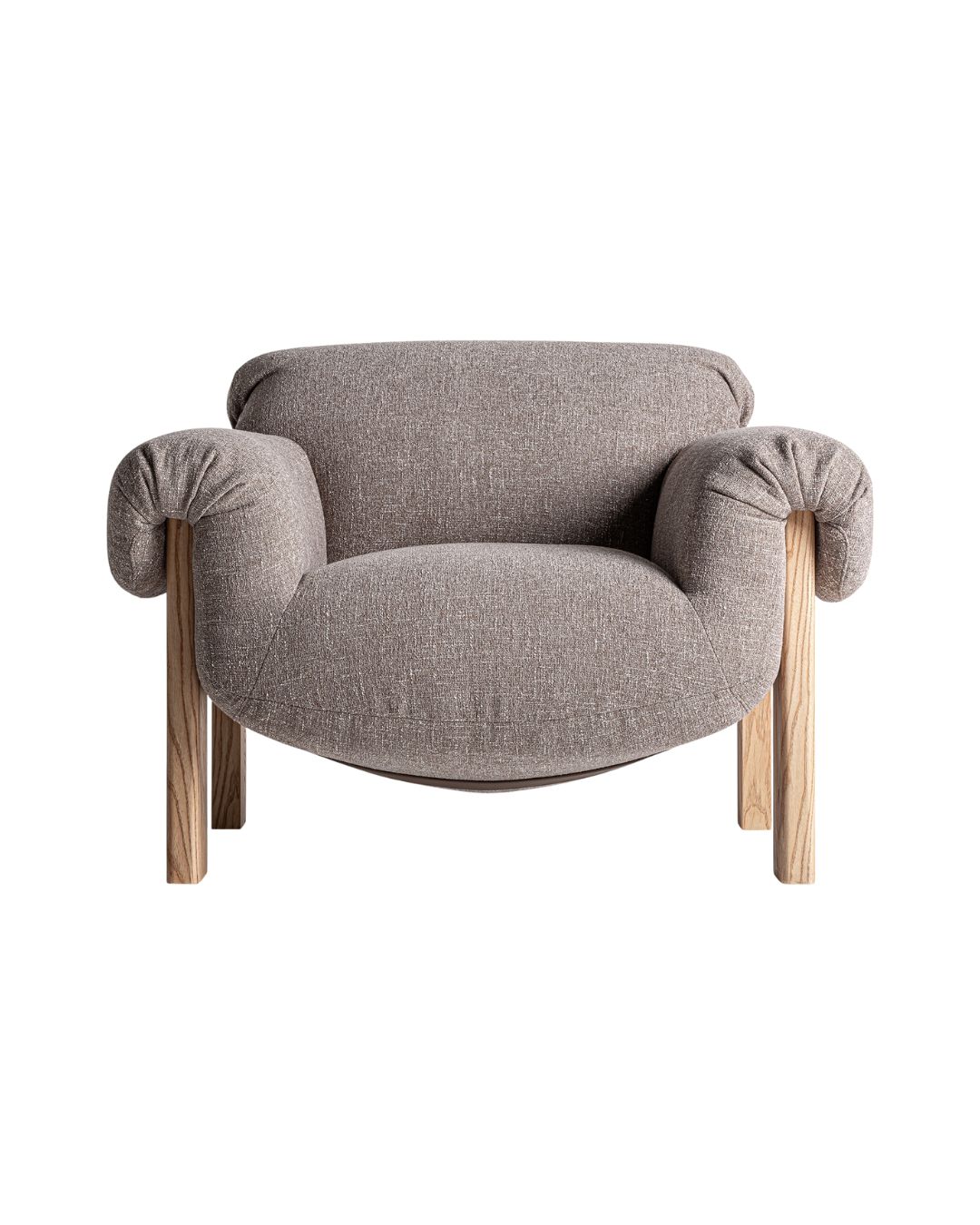 Japandi stiliaus fotelis su rudu audiniu ir medinėmis kojelėmis