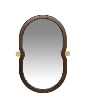 Netaisyklingos formos veidrodis mediniu rėmeliu ir žalvario spalvos akcentais