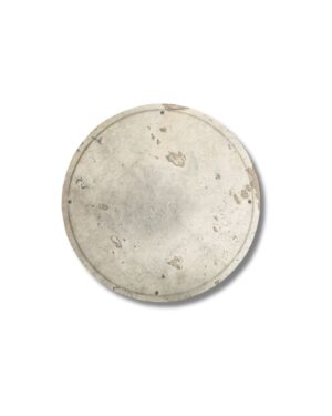 Apvalus sieninis šviestuvas, pagamintas iš smėlio spalvos akmens