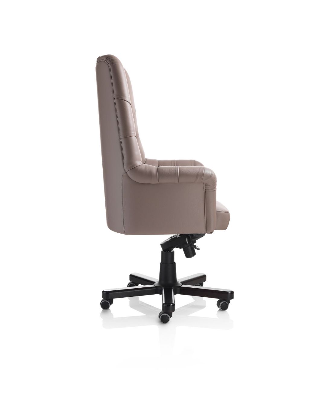 Klasikinio dizaino dygsniuota darbo kambario kėdė su ratukas, aptraukta oda