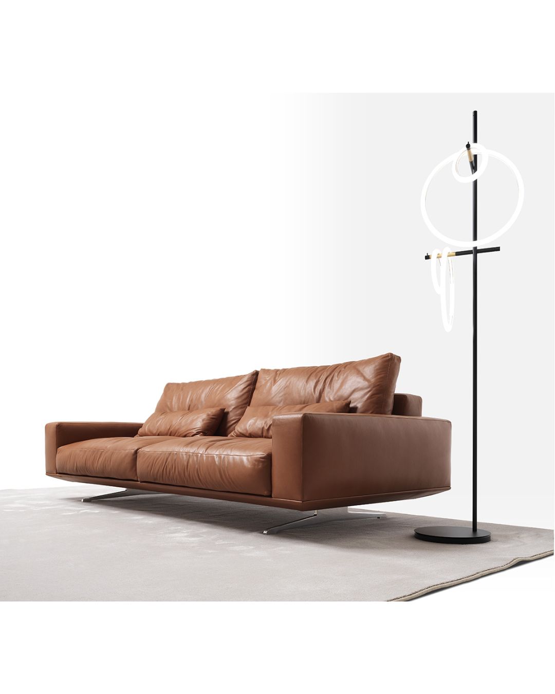 Modernaus dizaino dvivietė sofa, aptraukta rudos spalvos oda