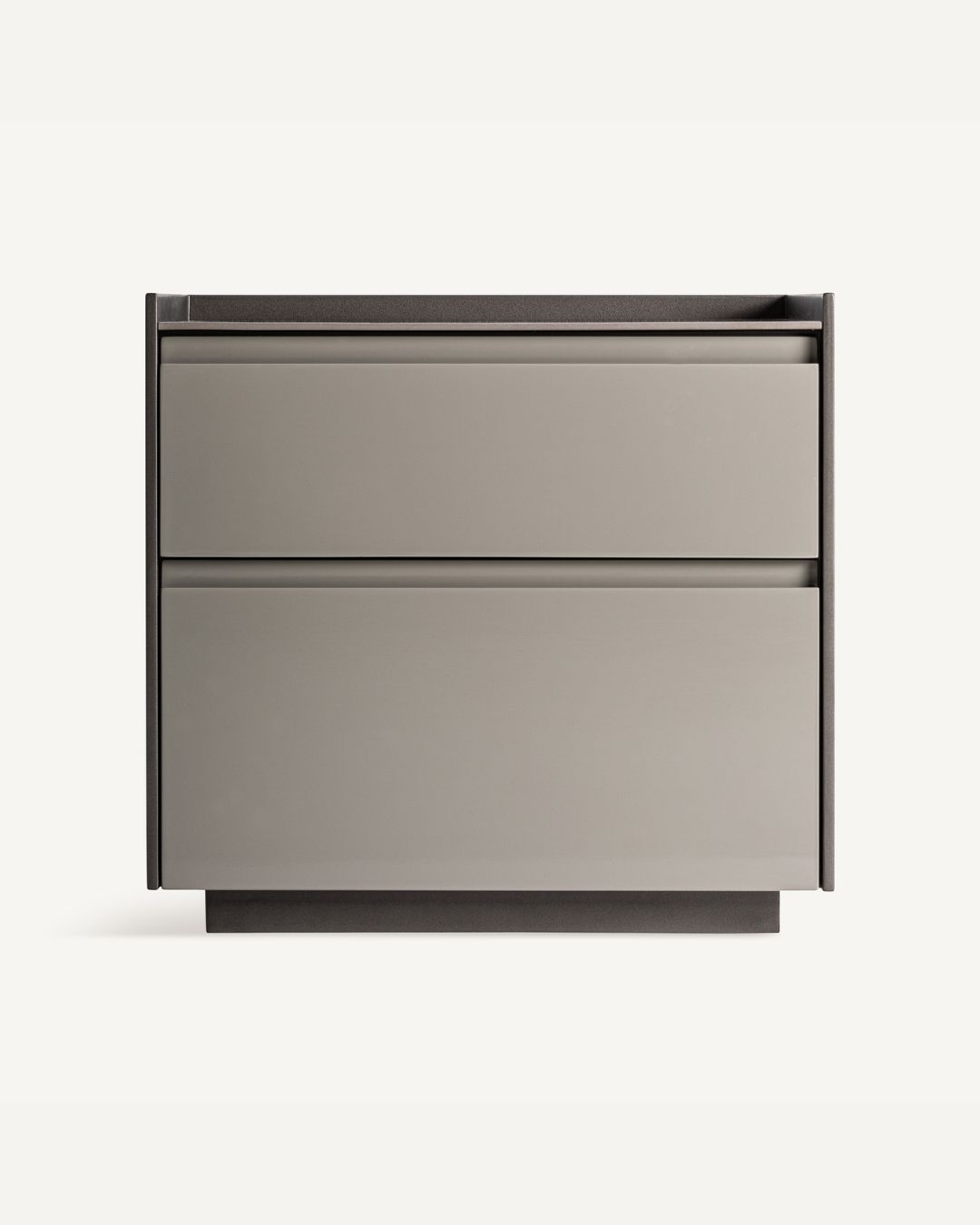 Pilkos spalvos kvadratinė naktinė spintelė su akmens stalviršiu ir 2 stalčiais