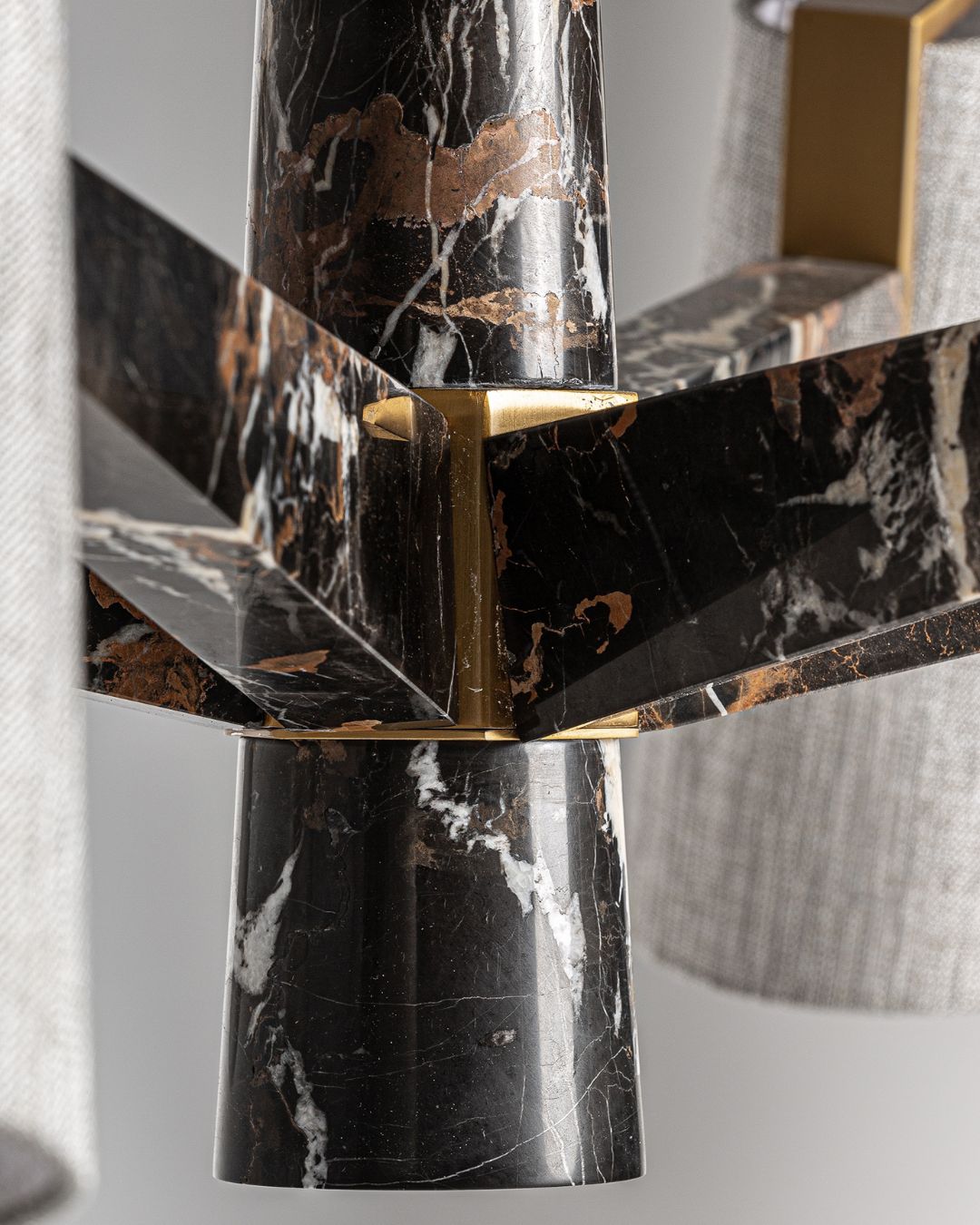 Prabangus pakabinamas šviestuvas iš Vical Home