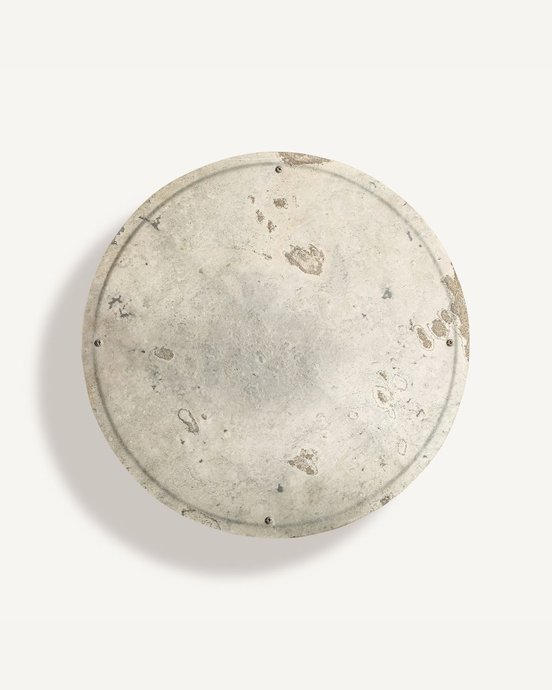 Apvalus sieninis šviestuvas, pagamintas iš smėlio spalvos akmens