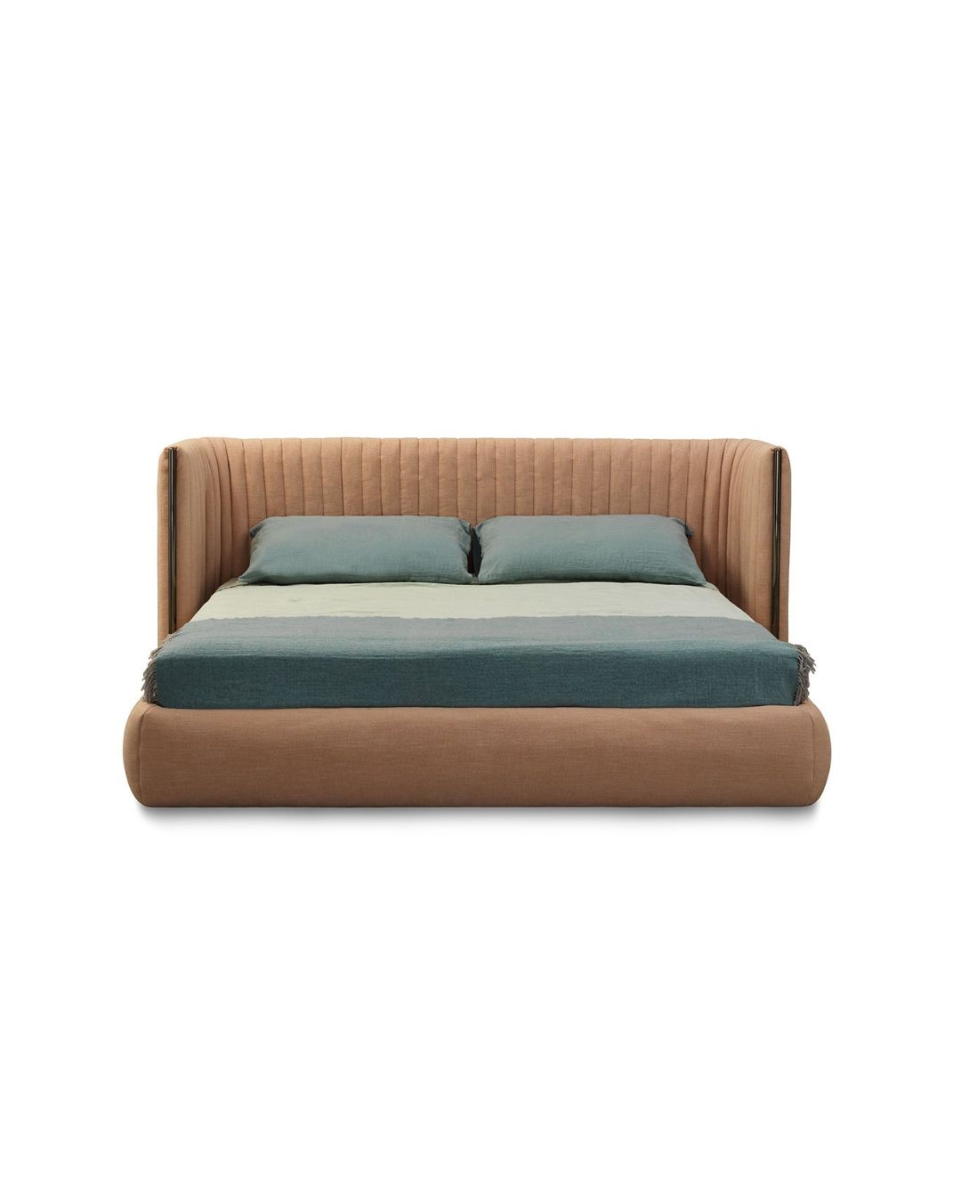 Didelė rausvos spalvos miegamojo lova METIS su aukštu galvūgaliu iš Saba Italia