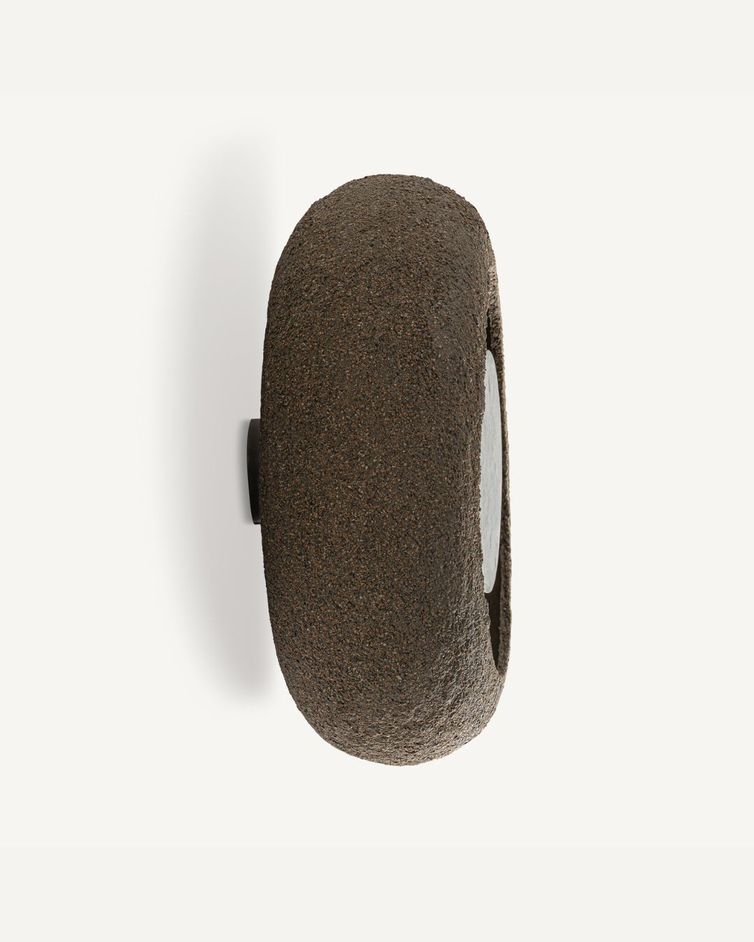 Apvalus sieninis šviestuvas, pagamintas iš betono ir akmens