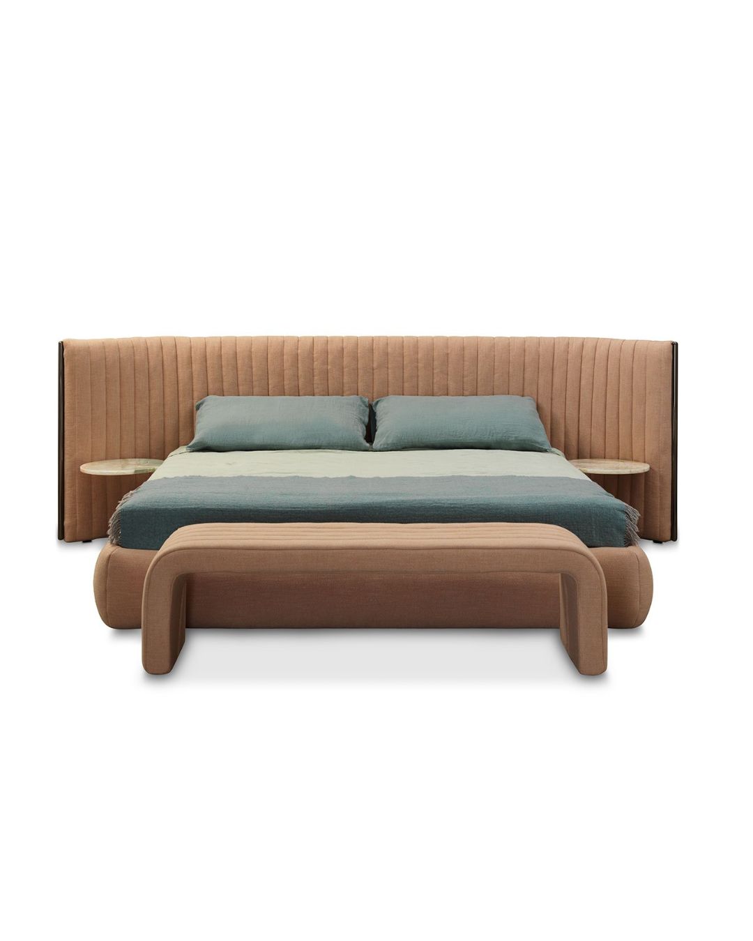 Didelė rausvos spalvos miegamojo lova METIS su aukštu galvūgaliu iš Saba Italia