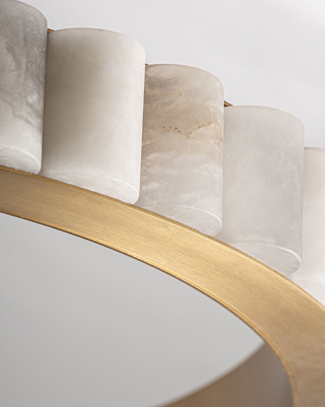 Prabangus pakabinamas šviestuvas Aurea