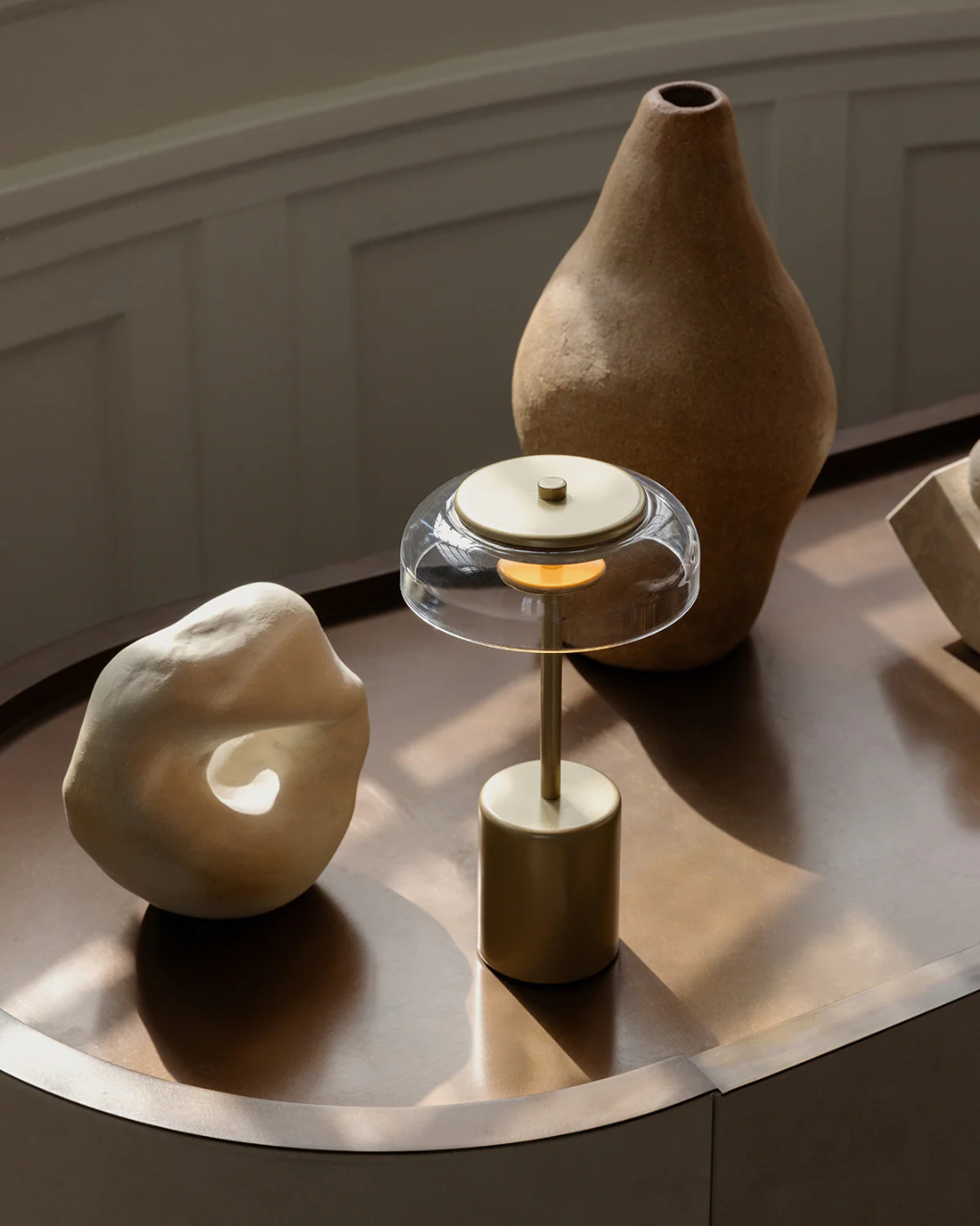 Pakraunamas stalinis šviestuvas BLOSS, aukso spalvos su skaidraus stiklo gaubtu