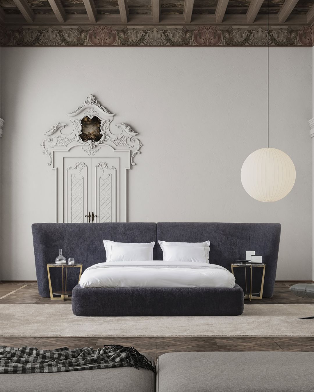 Tamsiai mėlynos spalvos miegamojo lova su išskirtinai dideliu galvūgaliu