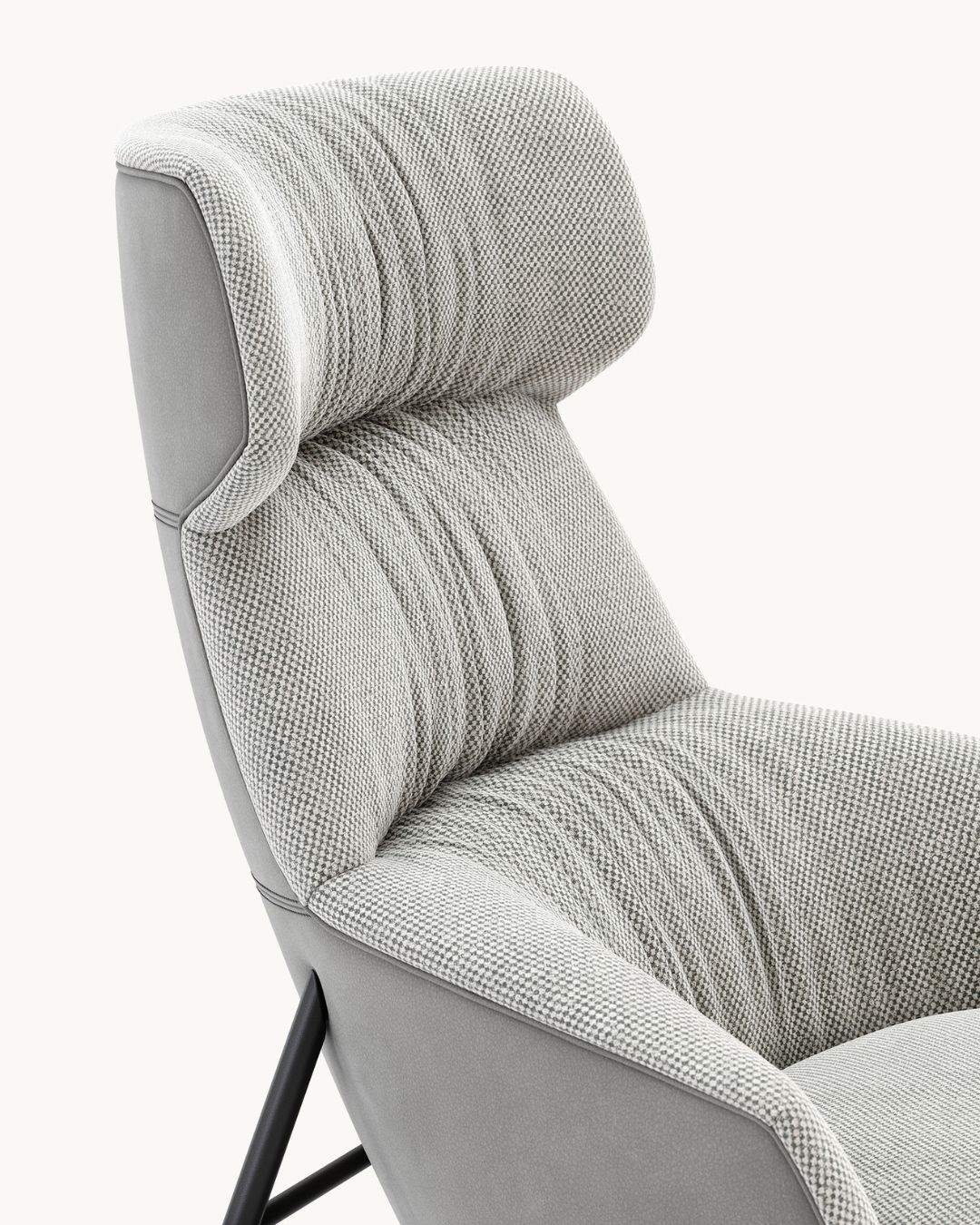 Modernus fotelis aukštu atlošu ir pilkos spalvos audiniu